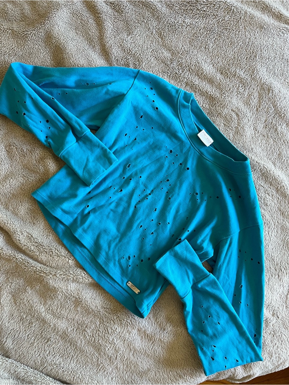 Bombshell Sportswear Blue Malibu Cropped Long Sleeve Pullover Small